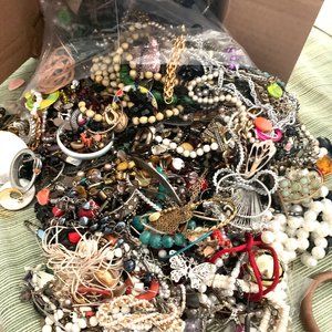 "Gems in the Rough: A Treasure Trove for Jewelry Upcycling and Repurposing"